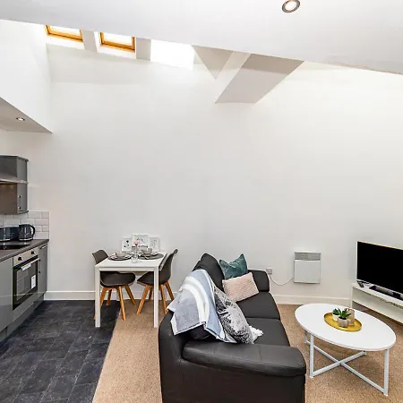 Bradford Apartment *
